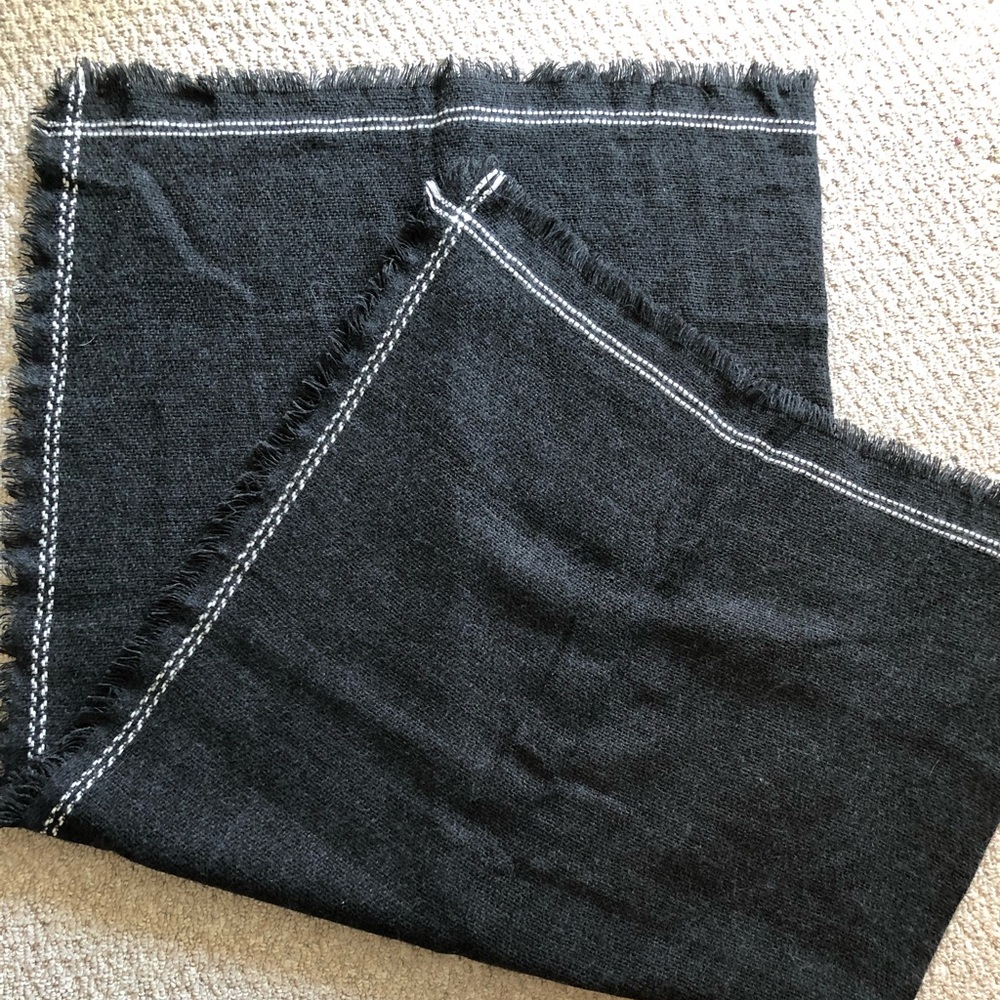 OLIVE & PIQUE | blanket scarf